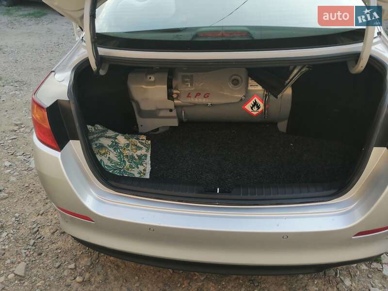 Седан Kia K5 2014 в Первомайске