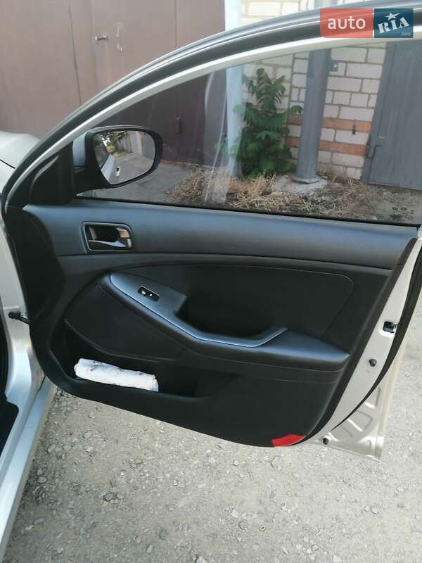 Седан Kia K5 2014 в Первомайске