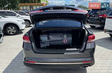 Седан Kia K5 2016 в 