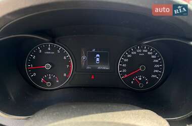 Седан Kia K5 2016 в 