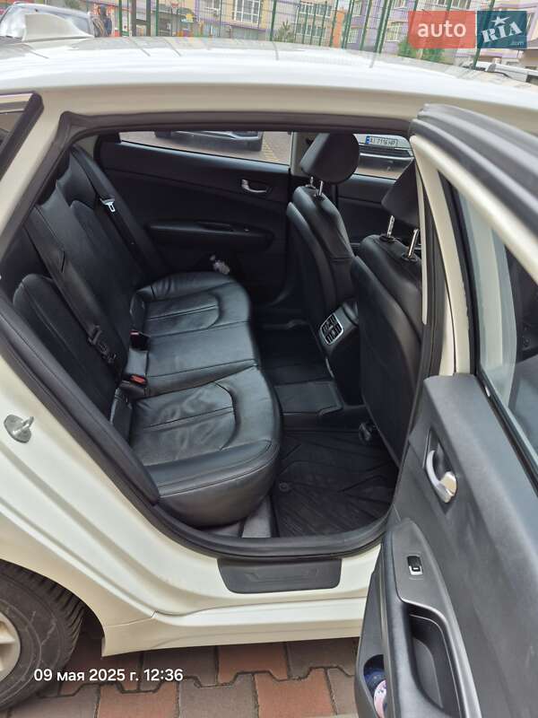 Седан Kia K5 2016 в Киеве