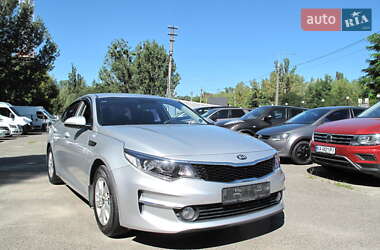 Седан Kia K5 2016 в Киеве