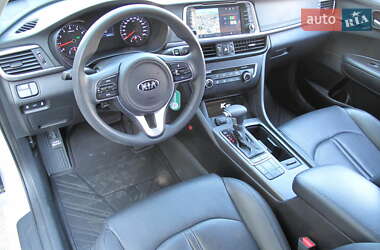 Седан Kia K5 2016 в 