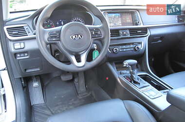 Седан Kia K5 2016 в 
