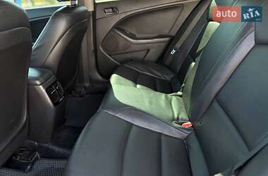 Седан Kia K5 2014 в 