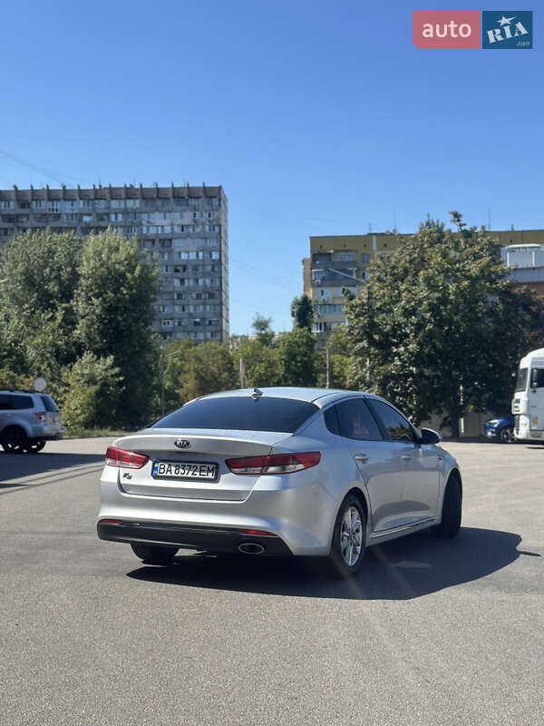 Седан Kia K5 2016 в Днепре