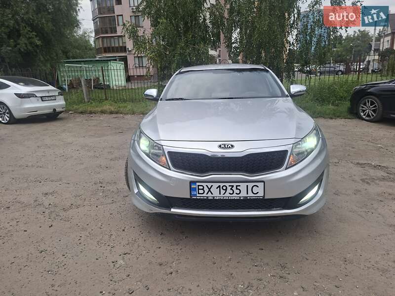 Седан Kia K5 2012 в Хмельницком