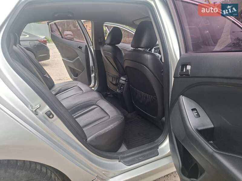 Седан Kia K5 2012 в Хмельницком