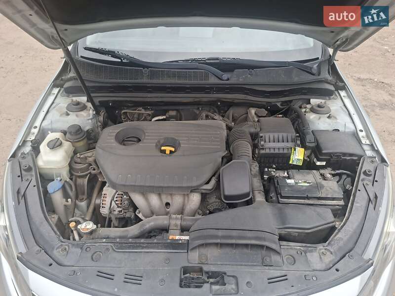Седан Kia K5 2012 в Хмельницком