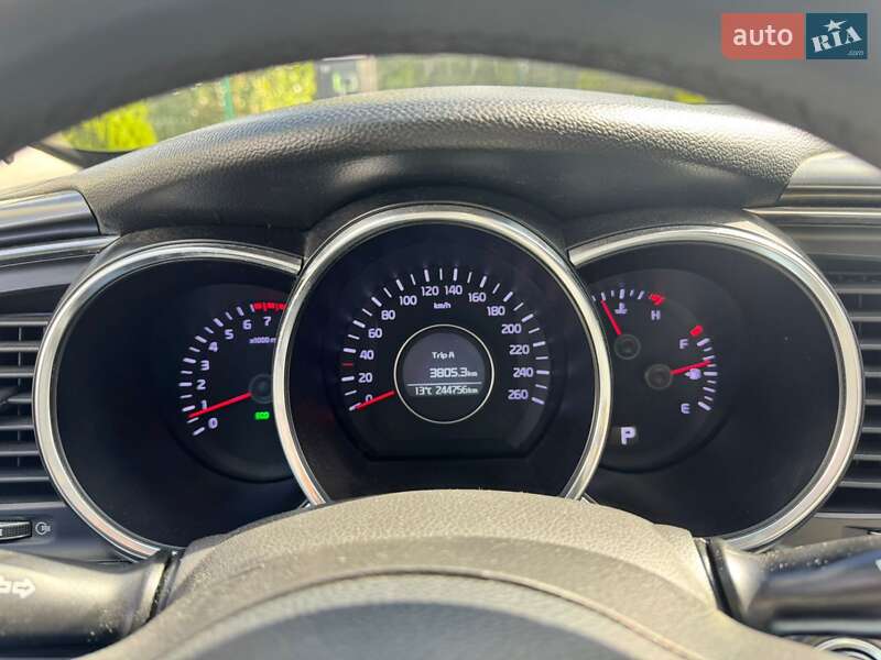 Седан Kia K5 2013 в Кременчуге