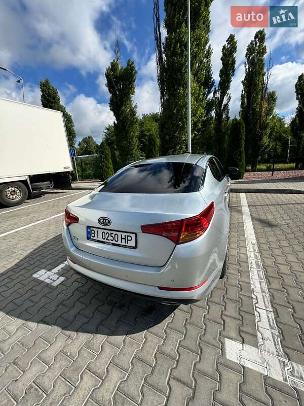 Седан Kia K5 2013 в Кременчуге