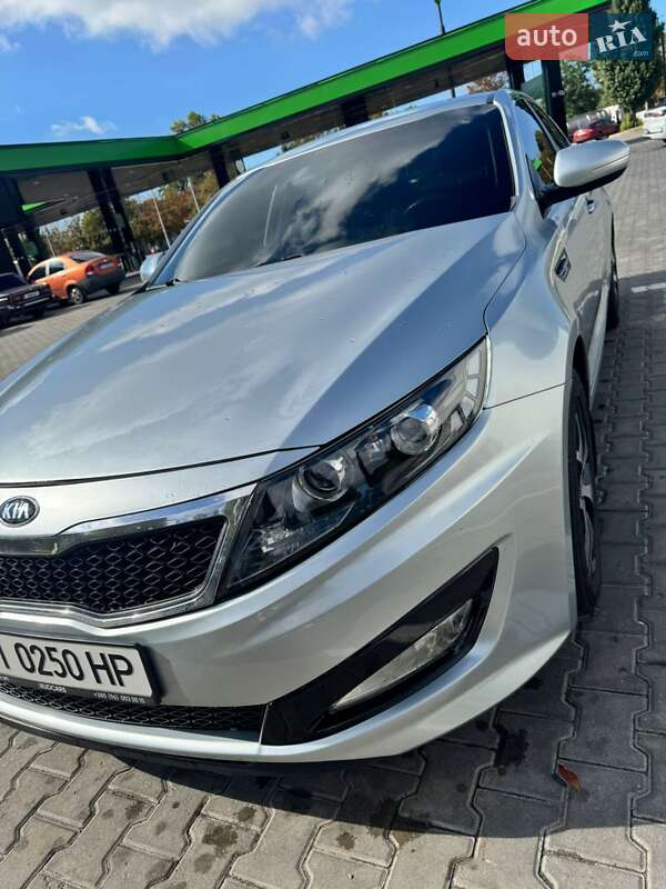 Седан Kia K5 2013 в Кременчуге