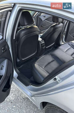 Седан Kia K5 2014 в 