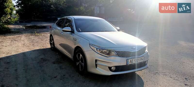 Седан Kia K5 2015 в 