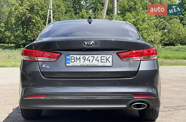 Седан Kia K5 2016 в 