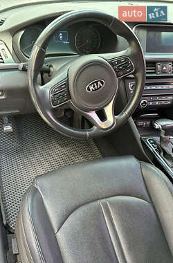 Седан Kia K5 2016 в 