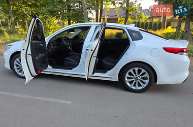 Седан Kia K5 2016 в 