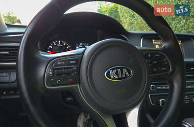 Седан Kia K5 2016 в 