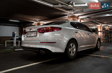 Седан Kia K5 2015 в 