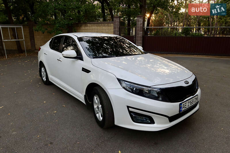 Седан Kia K5 2014 в Дніпрі