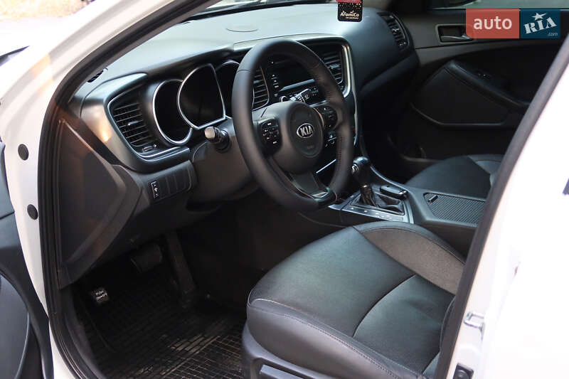 Седан Kia K5 2014 в Дніпрі