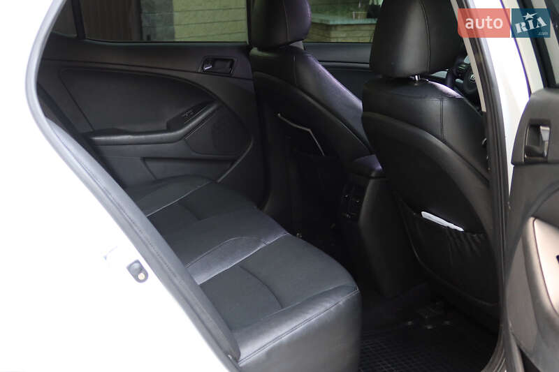 Седан Kia K5 2014 в Дніпрі