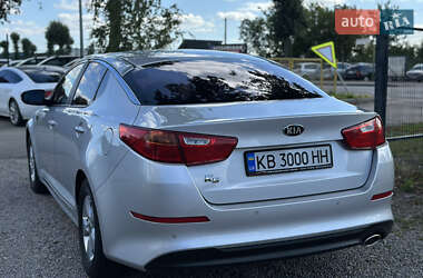 Седан Kia K5 2015 в 