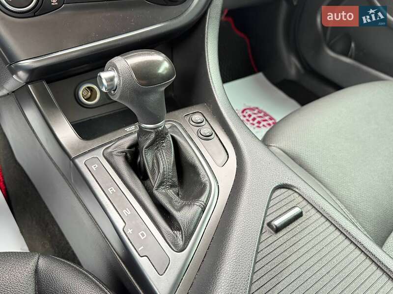 Седан Kia K5 2014 в Львове