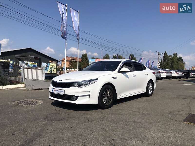 Седан Kia K5 2017 в 
