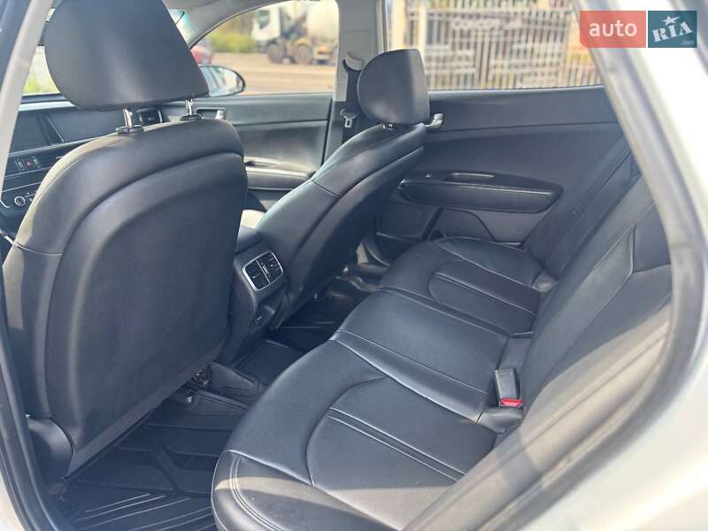 Седан Kia K5 2017 в Києві