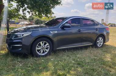 Седан Kia K5 2016 в Гадяче