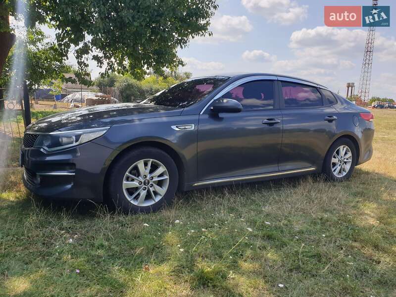Седан Kia K5 2016 в 