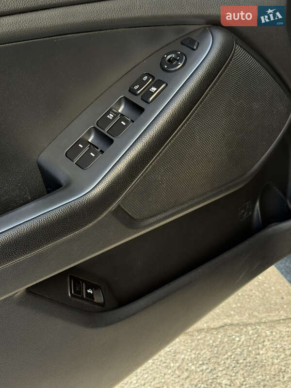 Седан Kia K5 2013 в Киеве