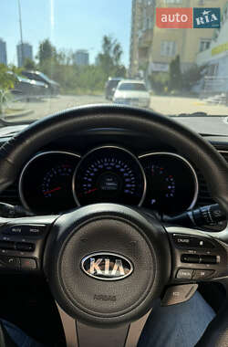 Седан Kia K5 2013 в 