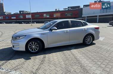 Седан Kia K5 2015 в 