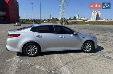 Седан Kia K5 2015 в 