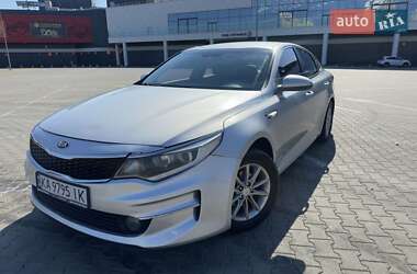 Седан Kia K5 2015 в 