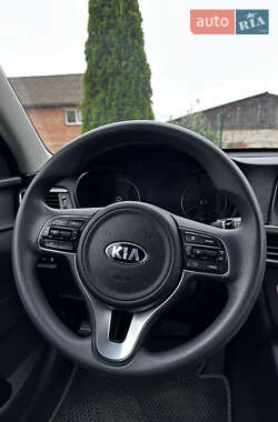 Седан Kia K5 2016 в 