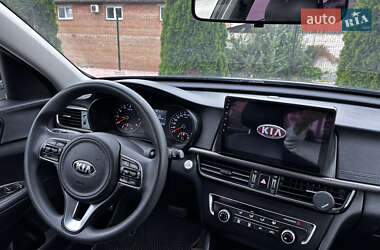 Седан Kia K5 2016 в 