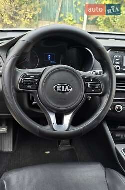 Седан Kia K5 2015 в 