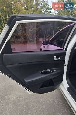 Седан Kia K5 2015 в 