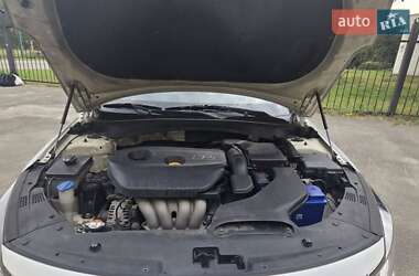 Седан Kia K5 2015 в 