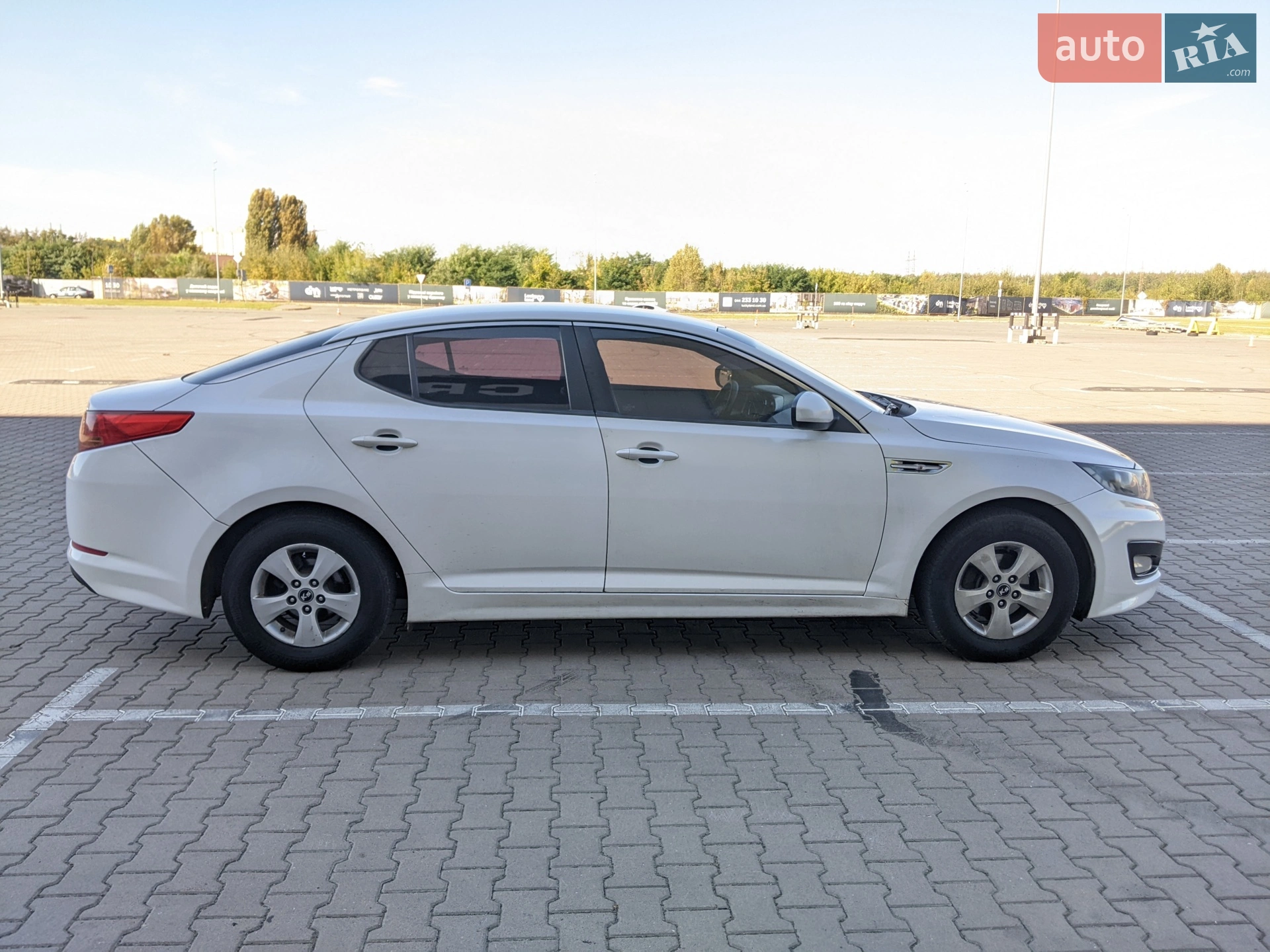 2010 Kia K5 - мініатюра 5