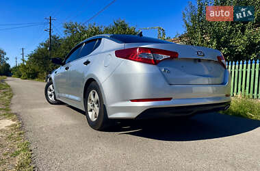 Седан Kia K5 2013 в 