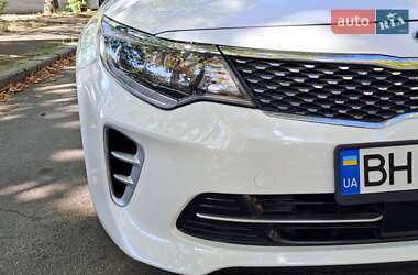 Седан Kia K5 2015 в 
