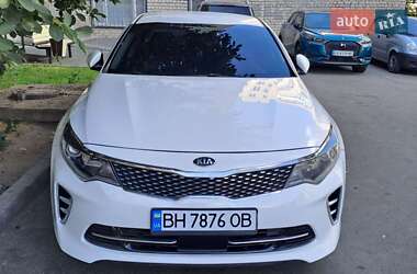 Седан Kia K5 2015 в 