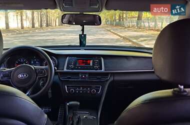 Седан Kia K5 2015 в 