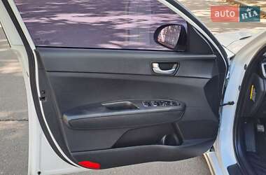 Седан Kia K5 2015 в 