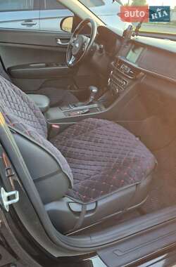 Седан Kia K5 2017 в 