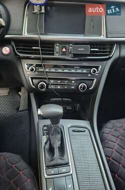 Седан Kia K5 2017 в 